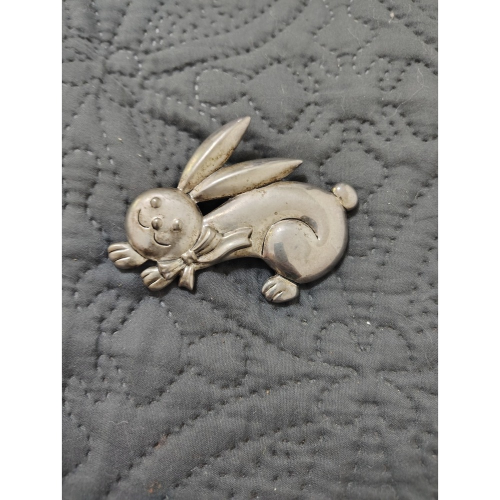 Vintage‎ Silver Tone Rabbit Pin Brooch Smiling Bunny with Bow Animal Jewelry